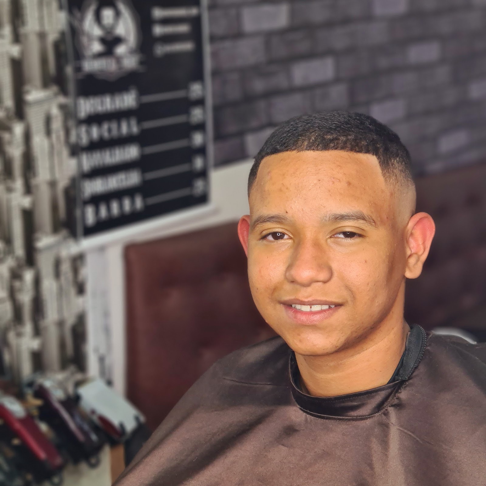 Cliente sorrindo depois do corte na Renatobarber